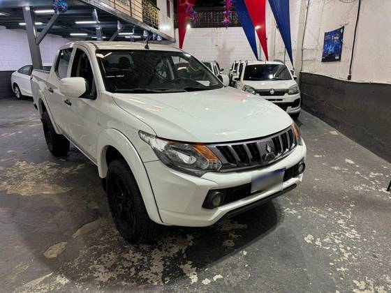 MITSUBISHI L200 TRITON 2.4 16V TURBO DIESEL SPORT GLS CD 4P 4X4 AUTOMÁTICO MITSUBISHI L200 TRITON 2.4 16V TURBO DIESEL SPORT GLS CD 4P 4X4 AUTOMÁTICO